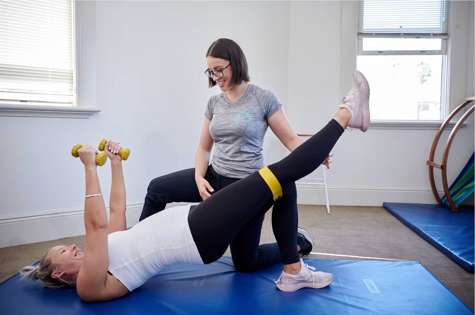 a physiotherapist providing pre and post natal care exercise
