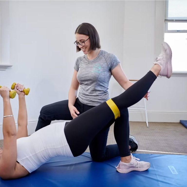 a physiotherapist providing pre and post natal care exercise